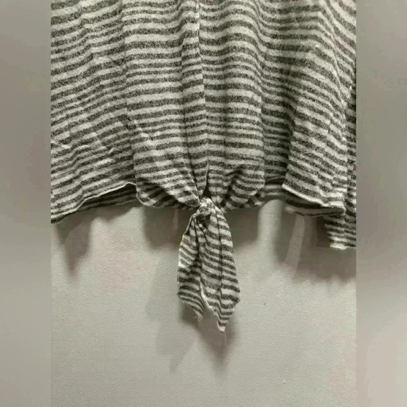 Lavender Field women’s pullover blouse soft grey bell sleeves loose fit size M - Picture 4 of 9